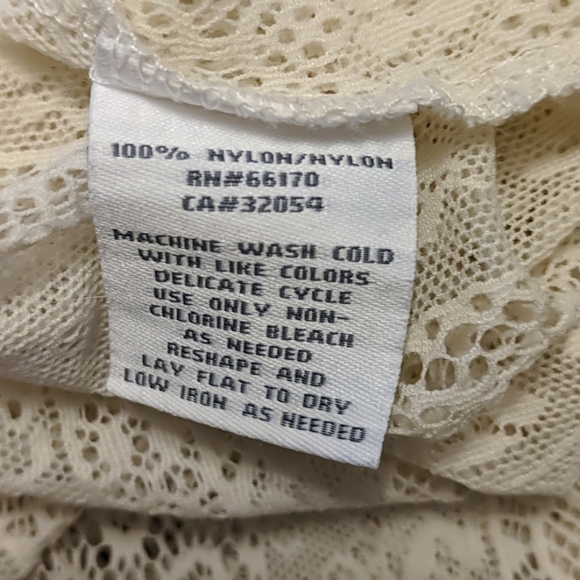 ✨50% OFF✨ Urban Outfitters lace cami - Picture 5 of 6